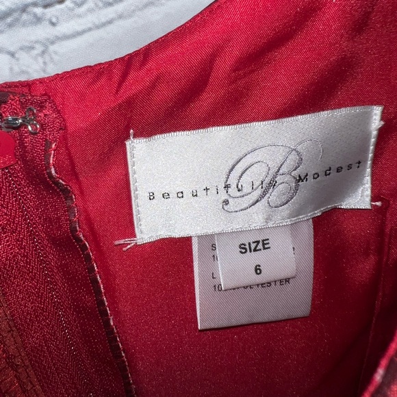 Beautifully Modest Red Sleeveless Formal Long Dress size 6 - Picture 12 of 15